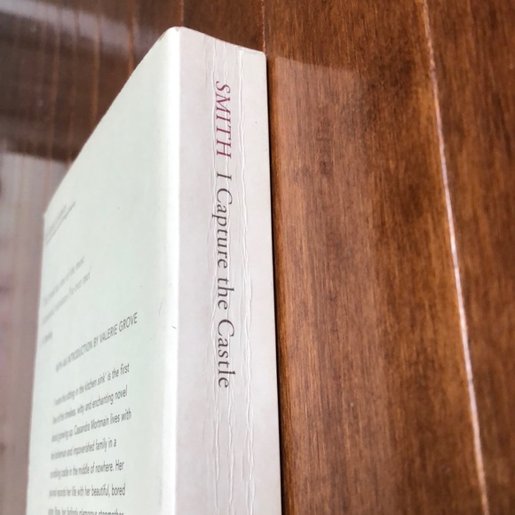 5 for $20!! I Capture the Castle by Dodie Smith - Picture 4 of 4